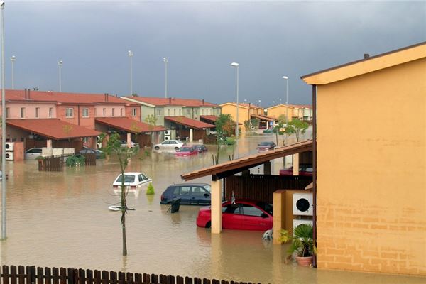 夢到大水很大的水_周公解夢
