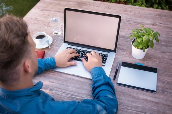 夢見上班摸魚代表什麼_周公解夢