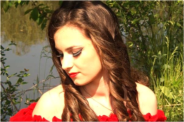 夢見又老又醜的女人不斷追自己怎么回事_周公解夢官網