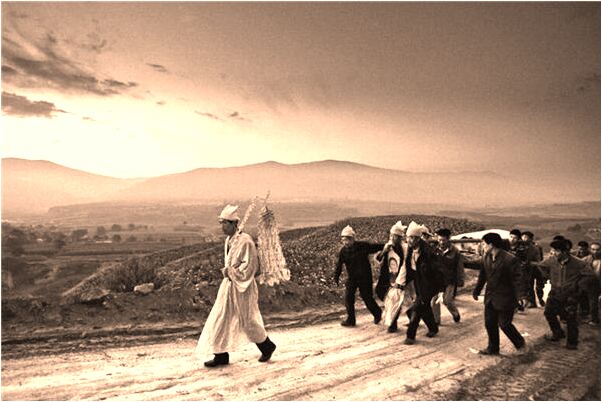 夢見整理舊衣物是什麼徵兆_周公解夢官網