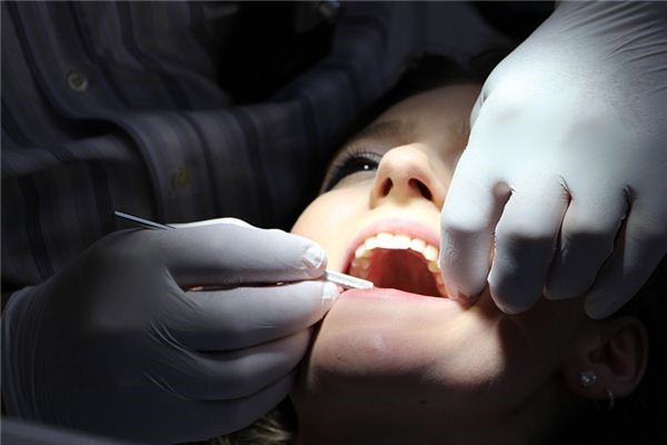 夢到自己的牙齒鬆動是啥預兆_周公解夢