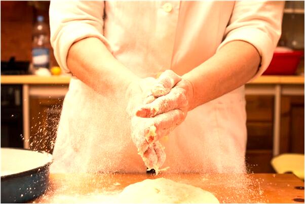 夢見喜歡的女孩在我懷裡哭代表什麼_周公解夢官網