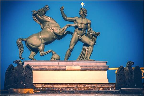 夢到了梳頭頭髮又黑又長什麼寓意_周公解夢官網