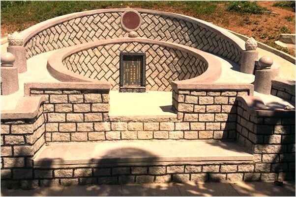 夢到了自己端著一大碗飯在吃代表著什麼？_周公解夢官網