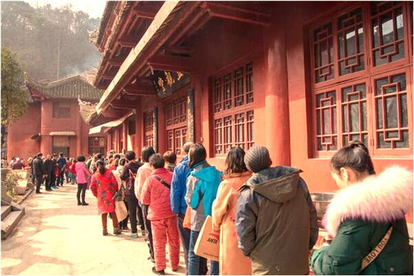 夢到了老頭老太躺床上意味什麼_周公解夢官網