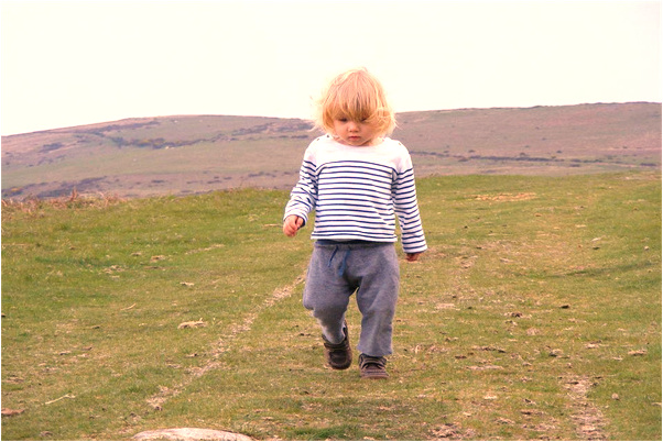 夢到一個煞白臉的人沖我笑什麼預兆_周公解夢官網