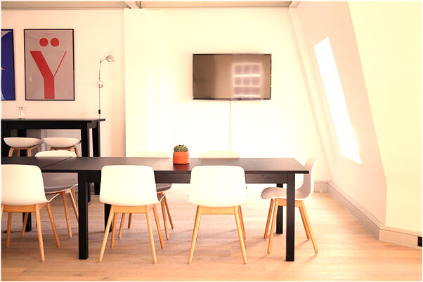 夢見穿紅衣服的怎么說_周公解夢官網