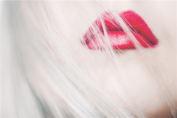 夢到了口紅印有什麼預示嗎_周公解夢
