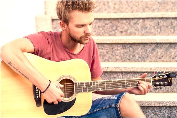 夢到了走路時自己換鞋是啥預兆_周公解夢官網