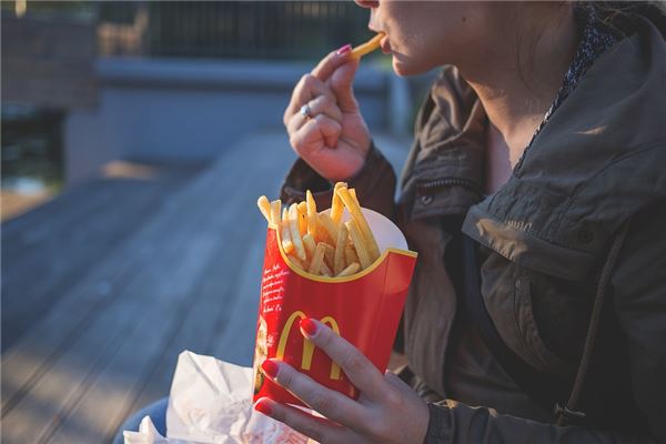 夢見別人給我吃的有什麼預兆_周公解夢
