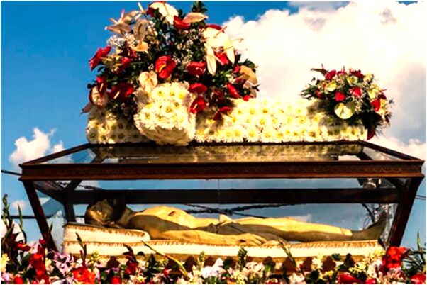 夢見自己睡在別人床上是吉兆嗎?_周公解夢官網