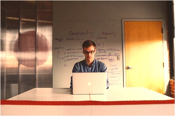 夢到了在海邊抓螃蟹預示了什麼_周公解夢官網