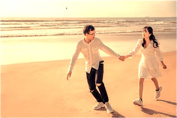 夢見異性壓到自己身上是什麼意思_周公解夢官網