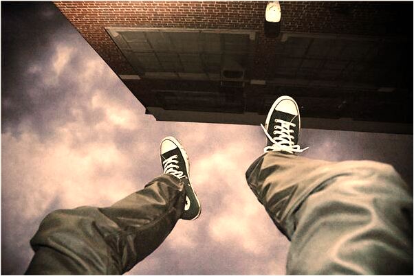 夢見瘋子追我們是什麼預兆？_周公解夢官網