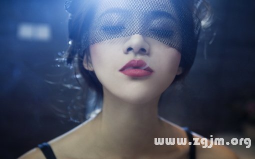 愛情中表現很冷淡的星座女生_十二星座