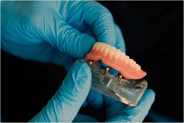 夢見與去世親人握手怎么回事_周公解夢官網