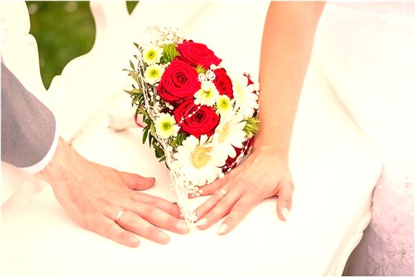 夢到別人女孩垉著很開心是好的徵兆嗎_周公解夢官網