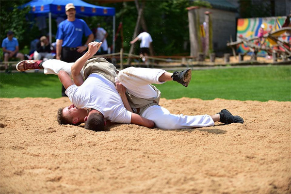 夢到被壓是啥預兆_周公解夢