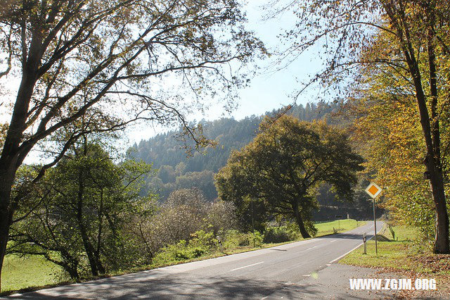 夢見直升機飛的低_周公解夢夢到直升機飛的低是什麼意思_做夢夢見直升機飛的低好不好_周公解夢官網