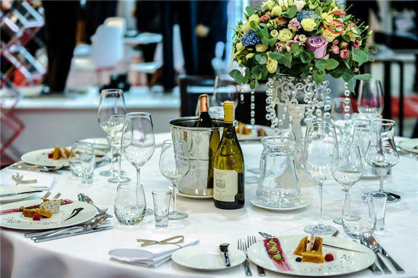 夢到了吃酒席意味什麼_周公解夢