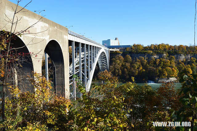 夢見衣服被水沖走_周公解夢夢到衣服被水沖走是什麼意思_做夢夢見衣服被水沖走好不好_周公解夢官網
