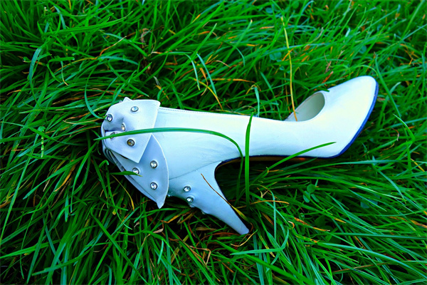 夢到鞋跑掉了有什麼寓意嗎？_周公解夢