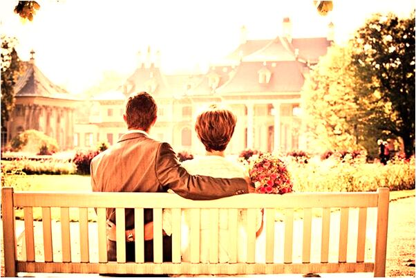 夢見白色靈體握著自己的手是好事還是壞事_周公解夢官網