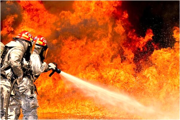 夢見拿刀砍人會是怎么回事_周公解夢官網