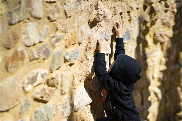 夢見爬牆是什麼意思_周公解夢