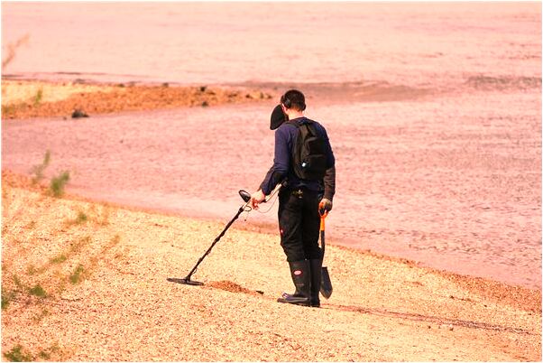 夢見坐在棺材上被人砍了一刀預示著什麼_周公解夢官網