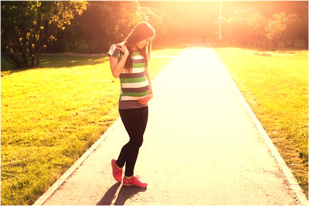 夢到了和多名男子躺在床上聽笑話代表著什麼_周公解夢官網