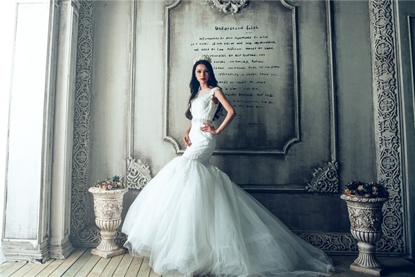 夢到自己穿白色婚紗意味著什麼_周公解夢