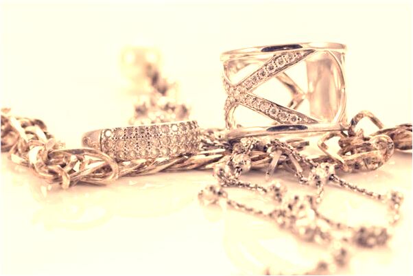 夢到別人給自己塗口紅會是什麼預兆_周公解夢官網