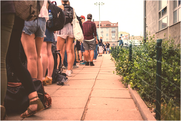 夢見發現衣服被偷丟入下水道是什麼啟示_周公解夢官網