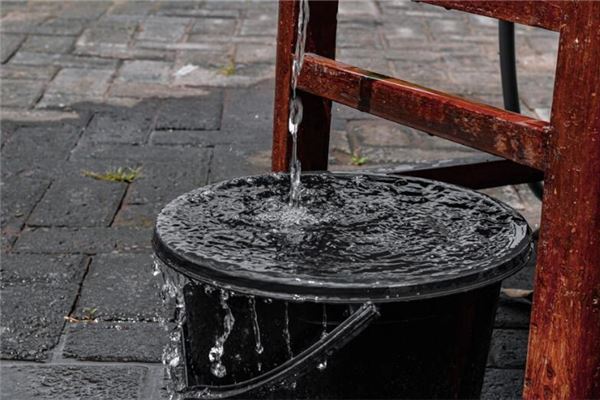 夢見擔水是什麼意思_周公解夢