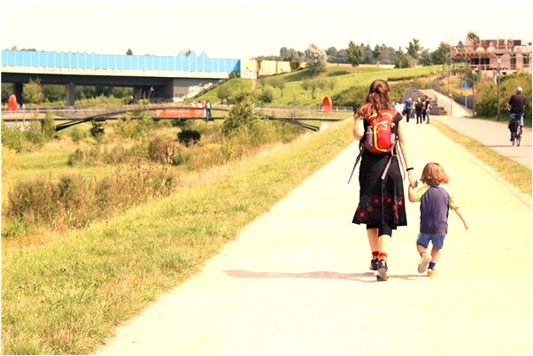 夢到了穿雙黃色的拖鞋在公園有什麼寓意嗎？_周公解夢官網