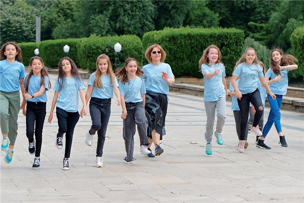 夢見很多認識的人是好事還是壞事_周公解夢