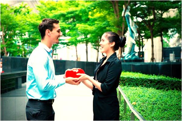 夢見看著別人上廁所有什麼徵兆_周公解夢官網