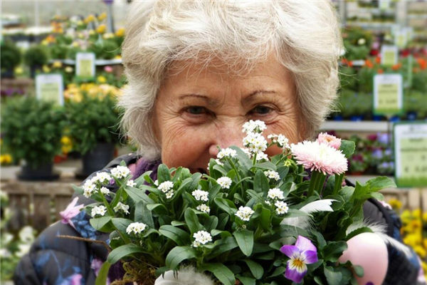 夢到死去的奶奶_周公解夢