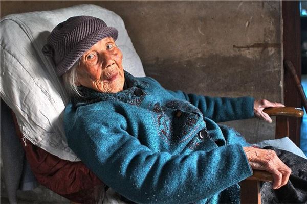 夢見和去世的奶奶交談_周公解夢