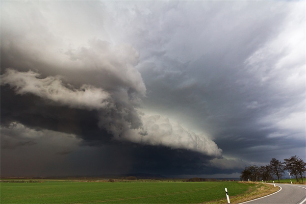 夢到天昏地暗怎么說_周公解夢