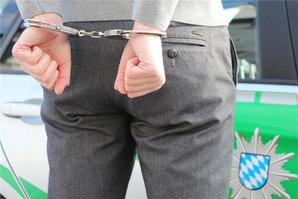 夢見被抓是什麼意思_周公解夢