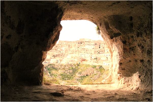 夢見老婆墜崖腿受傷啥意思_周公解夢官網