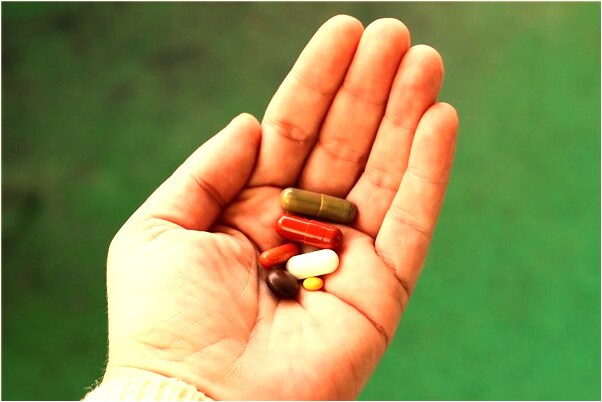 夢到死去的人冒雨給我送一隻雞預示什麼_周公解夢官網