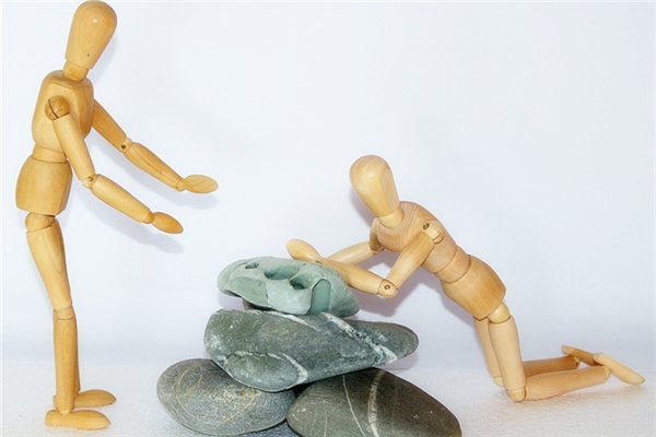 夢到弟弟摔了一跤眼睛流血代表著什麼_周公解夢