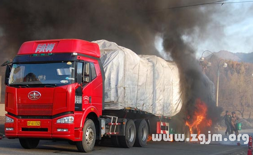 夢見了卡車起火，與財運是否有關聯_周公解夢