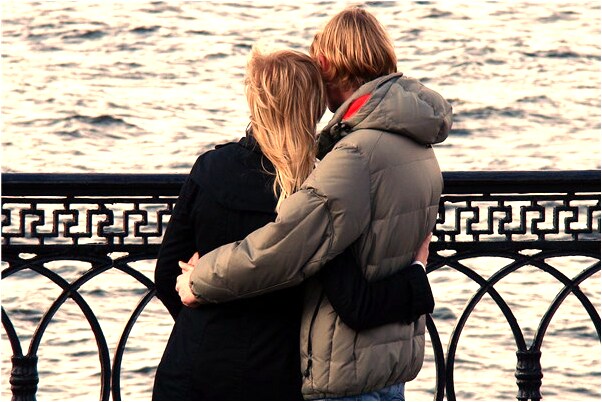 夢見和死人在一張床上睡覺是什麼預兆_周公解夢官網