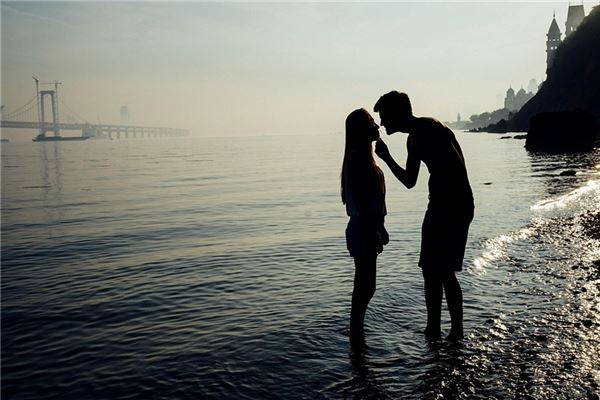 夢見被陌生人親吻有何寓意_周公解夢