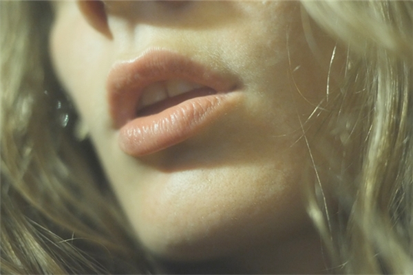 夢到了嘴角流水是什麼預兆_周公解夢