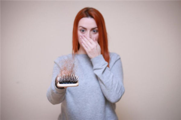 夢見脫頭髮怎么解_周公解夢